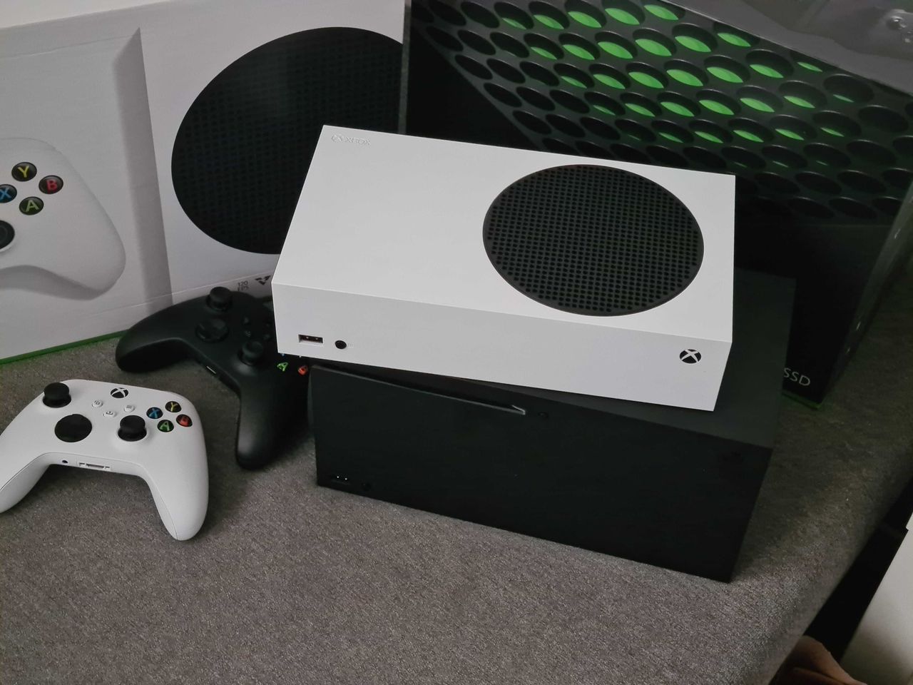 Xbox Series X|S – test i recenzja. Emocje jak na promocji parówek, ale sprzęt obiecujący