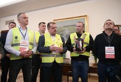 Spotkali się z marszałkiem Sejmu. Przynieśli "symbol upadku polskiego rolnictwa"