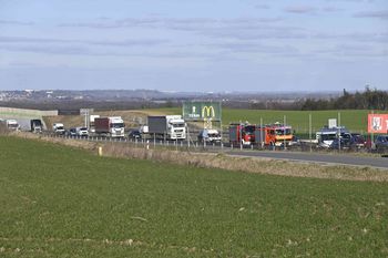 Na trasie S5 w okolicy Szubina auto uderzyło w barierę. Utrudnienia w kierunku Bydgoszczy