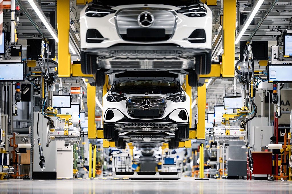 Mercedes-Benz zainwestował 1 mld euro na Węgrzech. To obrona przed Chinami