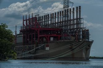 Turcy na pomoc Ukrainie. Pływające elektrownie zasilą milion domów