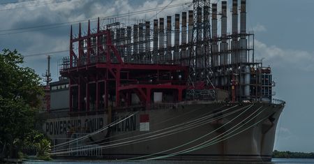 Turcy na pomoc Ukrainie. Pływające elektrownie zasilą milion domów