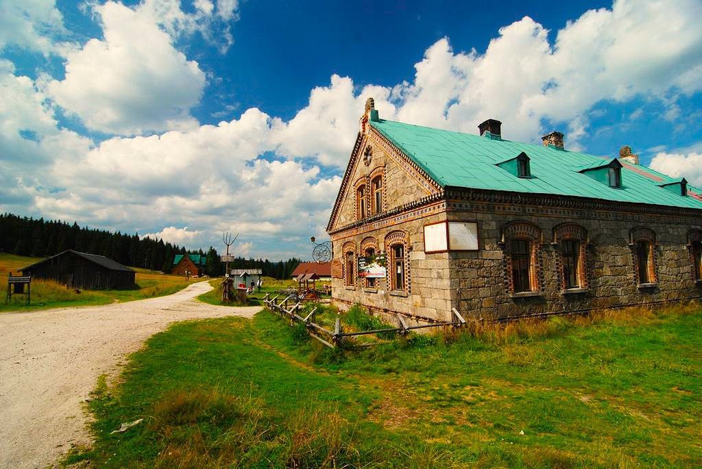 Walka o kultowe schronisko. Wezwano policję