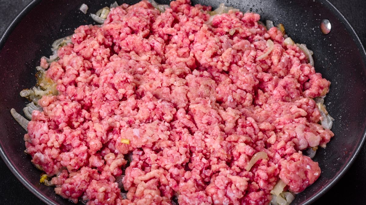Fresh raw beef mince with onions in a pan
Fresh raw beef mince with onions in a pan. Cooking tasty healthy food
Dimitrie Ragar / 500px
raw, pan, minced, ground, top, uncooked, frying, background, patty, mince, view, fat, chicken, barbecue, black, closeup, bbq, fresh, grill, salt, lamb, skillet, round, oil, olive