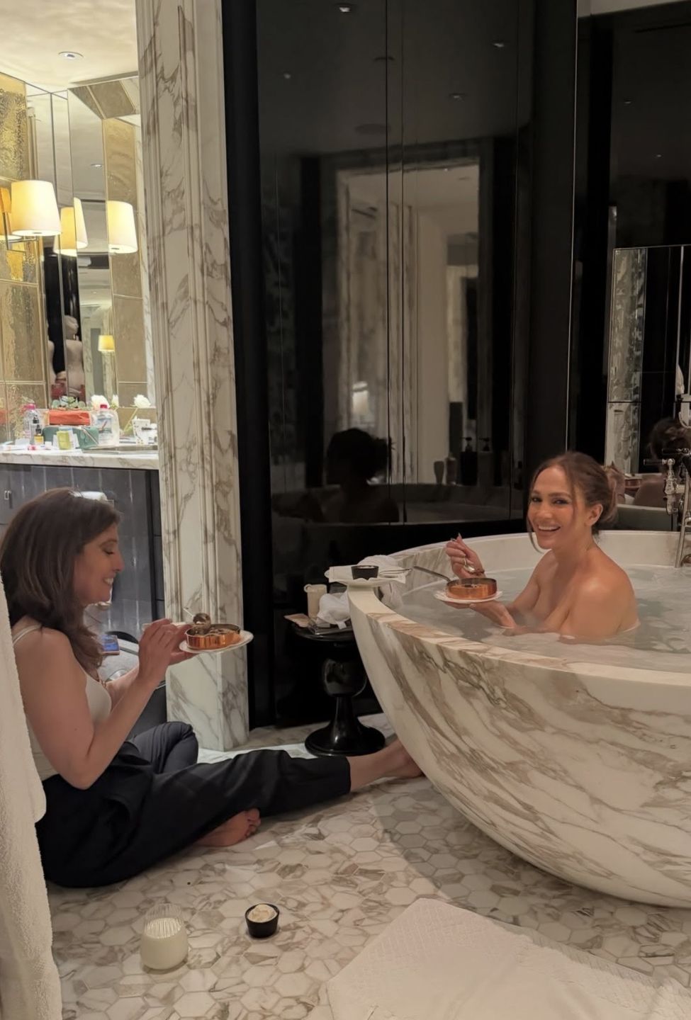 Jennifer Lopez pozdrawia z wanny 