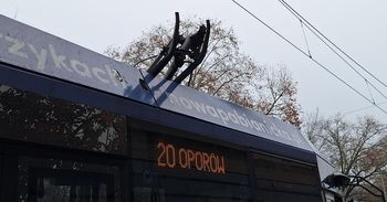 Wrocław: Awaria tramwaju. Złamany pantograf blokuje torowisko