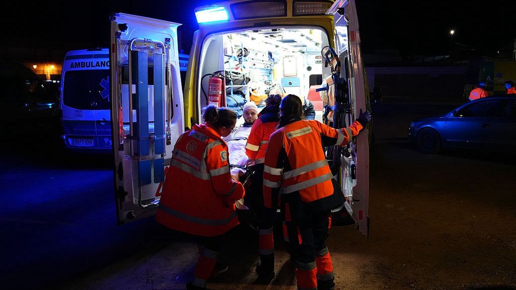 Andalusian Regional Minister Antonio Sanz Reports On The Derailment Of Two Trains In Adamuz (cordoba)
ADAMUZ CORDOBA, SPAIN - JANUARY 19: An injured person is taken from the Adamuz sports centre, 19 January 2026 in Adamuz (Cordoba, Spain). The train derailment in the Cordoba municipality of Adamuz has caused more than 20 deaths and more than 70 injured, according to figures up to 23.30 hours this Sunday, with six very serious and five serious, in "a very complicated night", where the figures may "worsen", according to the Minister of Health, Presidency and Emergencies of the Junta de Andalucia, Antonio Sanz, who was in the area. (Photo By Francisco J. Olmo/Europa Press via Getty Images)
Europa Press News