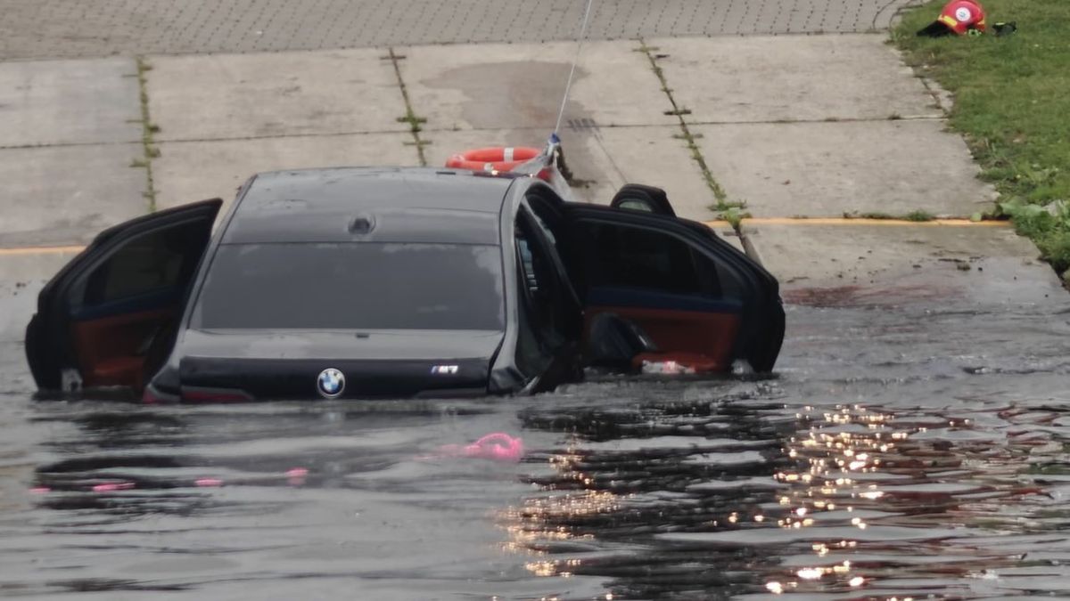 Bmw wpadło do Wisły.