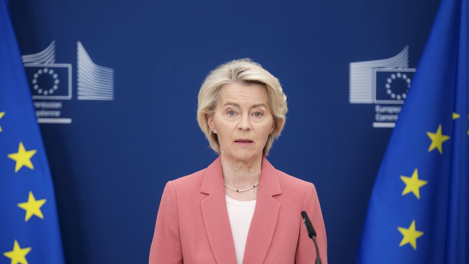 BRUSSELS, BELGIUM - AUGUST 28: President of the European Commission Ursula von der Leyen makes a statement in the Berlaymont, the EU Commission headquarters on last night's attack by Russia on Ukrane on August 28, 2025 in Brussels, Belgium. The EU delegation building in Kiev was "severely damaged" by Russian airstrikes on Thursday, several senior EU officials said. No fatalities were reported among the delegation staff, despite significant damage to several floors of the building. (Photo by Thierry Monasse/Getty Images)