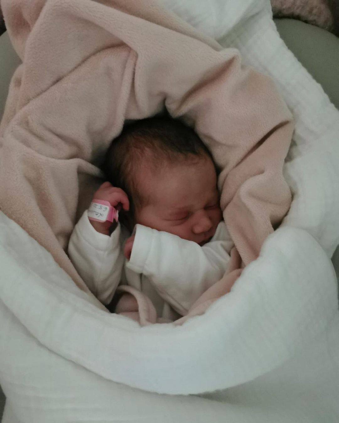 Anna i Robert Lewandowscy celebrują 2. urodziny Laury. Piękny gest! 