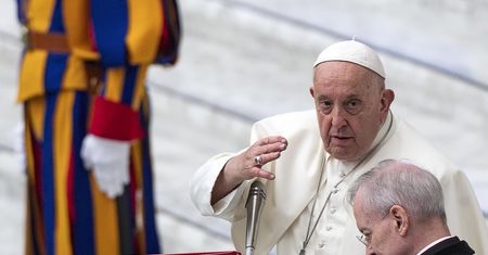 "Wolą mieć pieska niż dziecko". Papież Franciszek bije na alarm
