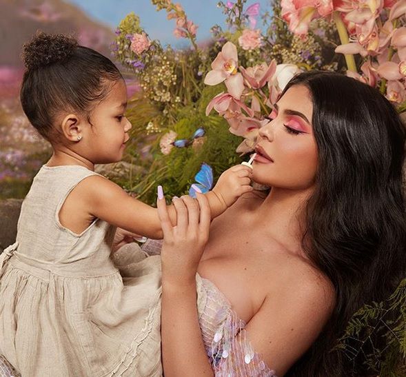 Kylie Jenner stara się sama gotować dla swojej córeczki w domu