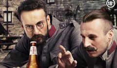 Dezerterzy z Austro-Węgier w czeskim browarze reklamują piwo Tyskie (wideo)