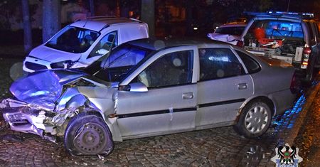 18-latek staranował samochody. Był kompletnie pijany