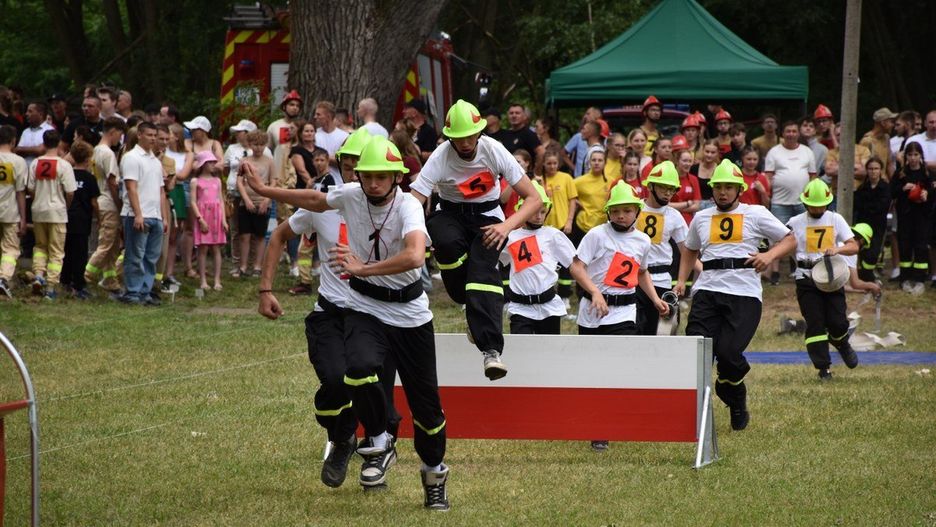 37 drużyn z Ochotniczych Straży Pożarnych z gminy Szczytniki startowało w niedzielę, 29 czerwca w zawodach strażackich w Iwanowicach
