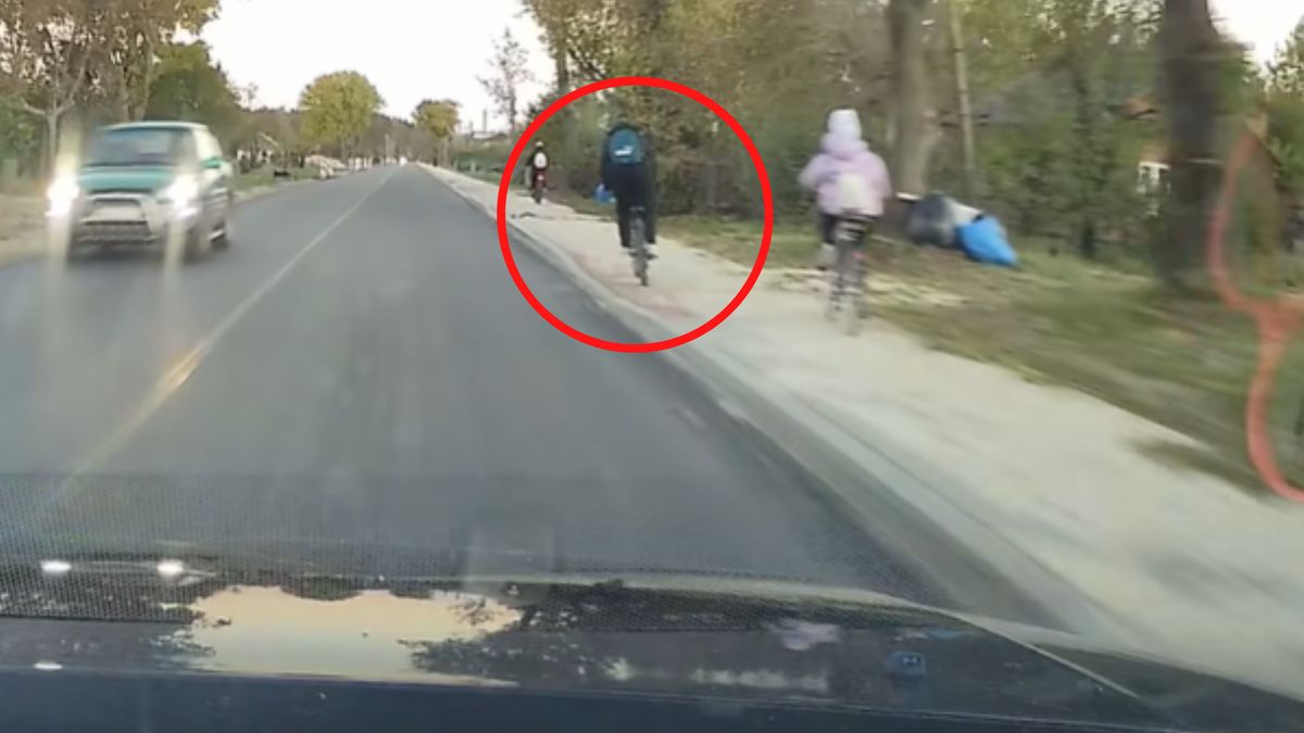 Rowerem prosto pod auto.