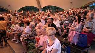 Noc Świętojańska w Ostrowcu Świętokrzyskim. Zespół Dzikie Jabłka porwał publiczność. Zobacz zdjęcia