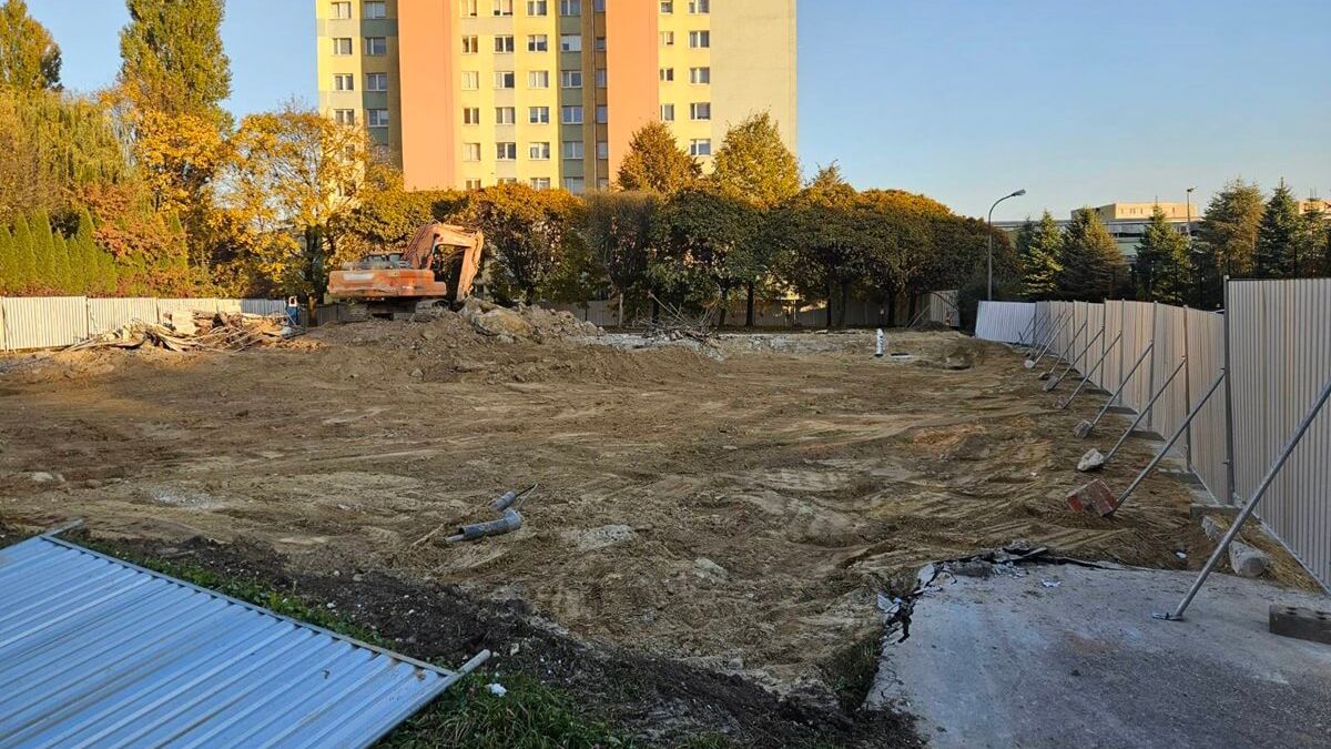 Dawny komisariat przy ul. Walecznych zrównany z ziemią