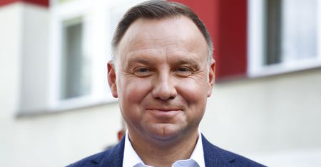 Andrzej Duda i afera z rosyjskimi youtuberami. Telefon miał nie zostać "podwójnie" zweryfikowany