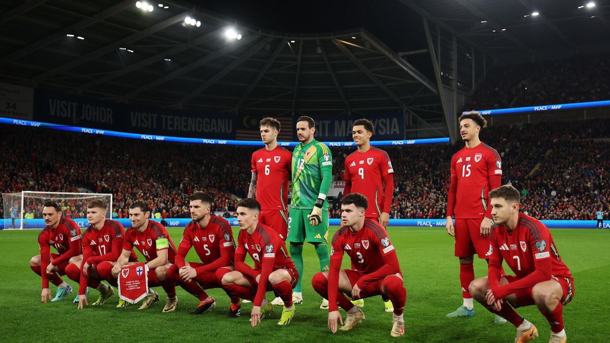 CARDIFF, WALES - MARCH 21: Players of Wales pose for a team photograph prior to the UEFA EURO 2024 Play-Offs Semi-final match between Wales and Finland at Cardiff City Stadium on March 21, 2024 in Cardiff, Wales.  (Photo by Jan Kruger - UEFA/UEFA via Getty Images)