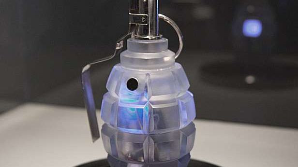 Transparency Grenade – nowa broń, która zgotuje politykom piekło 1