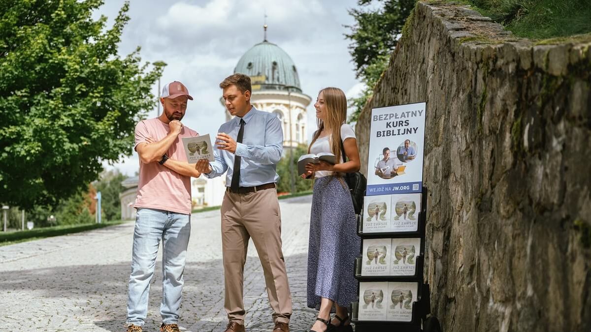Świadkowie Jehowy proponują kurs biblijny
