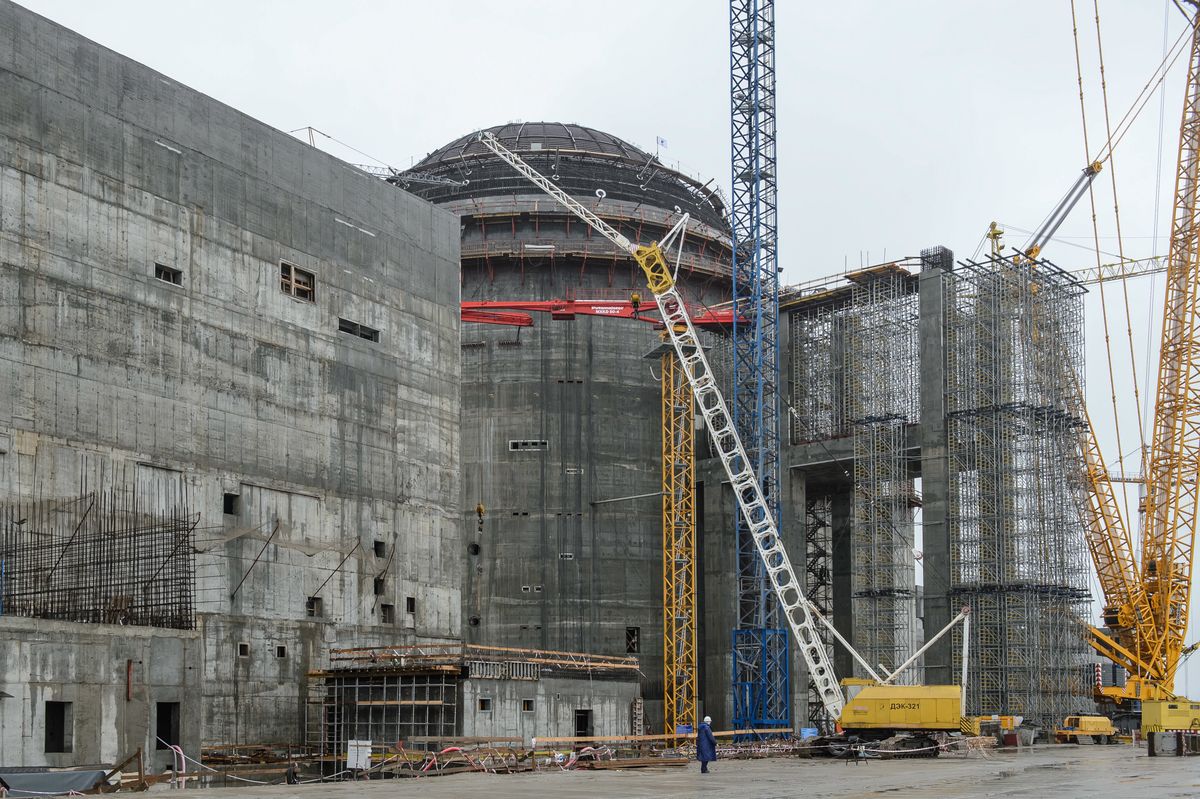 Oferta południowokoreańskiej firmy zakłada budowę sześciu APR1400 reaktorów o łącznej mocy 8,4 GW. Na zdjęciu: budowa elektrowni atomowej pod Ostrowcem w obwodzie grodzieńskim na Białorusi 