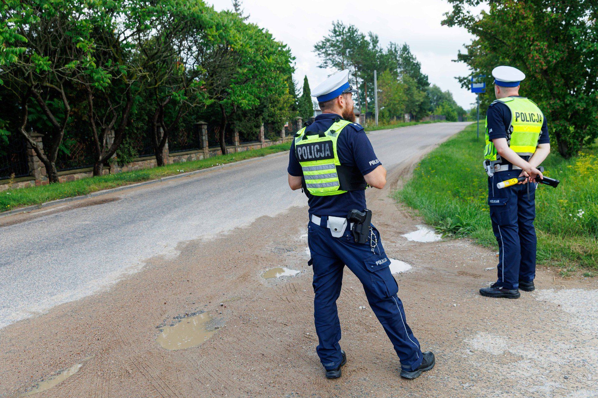 W poniedziałek policjanci wzięli sprawdzali przejeżdżających przez przejazd między Fastami i Dzikimi