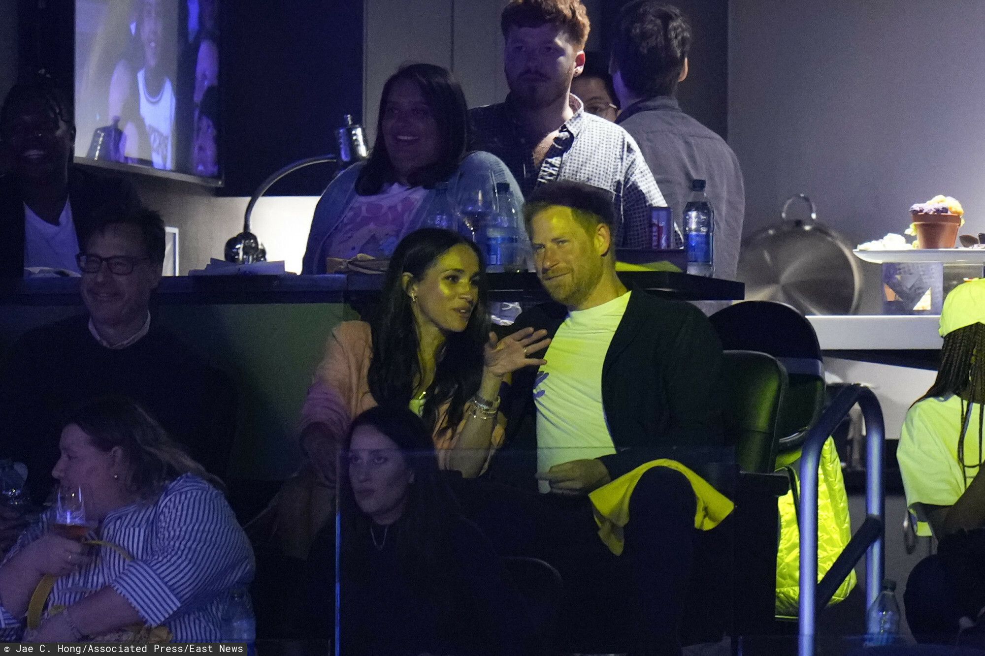 Książę Harry i Meghan Markle na meczu Lakersów