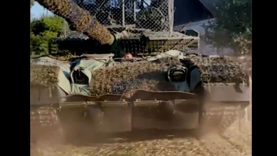 Czołg T-80BWM zdobyty przez Ukraińców w obwodzie kurskim.