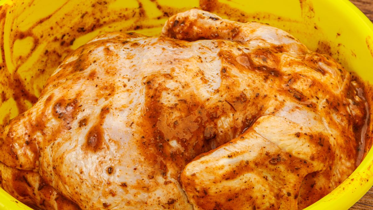 Marynowanie kurczak to niezbędny etap przez pieczeniem