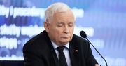 Jarosław Kaczyński prawie zasnął na konferencji. "Usypiający głos ministra"