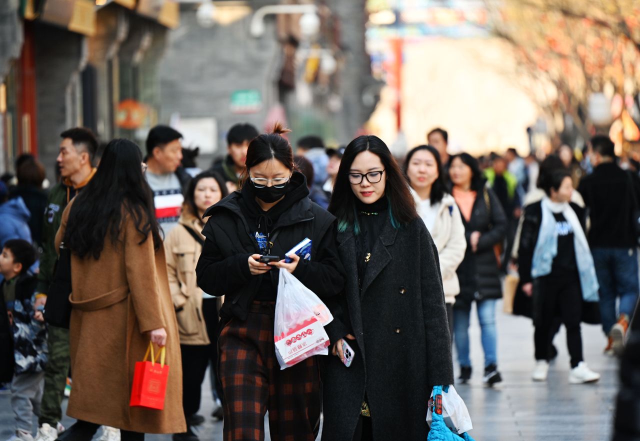 China pledges equal treatment to lure foreign businesses amid investment slump