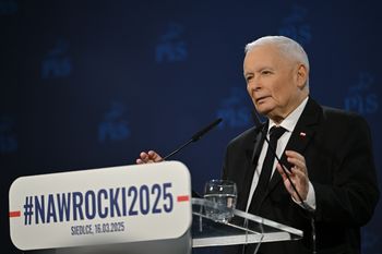 Sala ryknęła śmiechem. Kaczyński żartuje z własnych wpadek