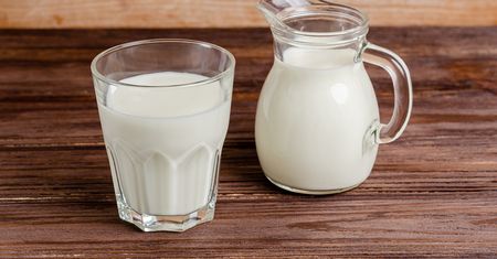 Kefir czy maślanka? Mało kto wie, co jest zdrowsze