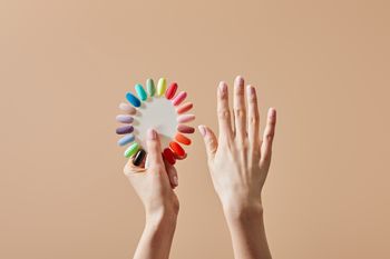 Te paznokcie zachwycą latem. 6 modnych pomysłów i inspiracji