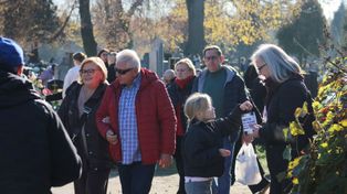 Tarnobrzeg: Wszystkich Świętych 2025. 27. kwesta, zbierali datki na renowację zabytkowych nagrobków cmentarza na Piaskach w Miechocinie