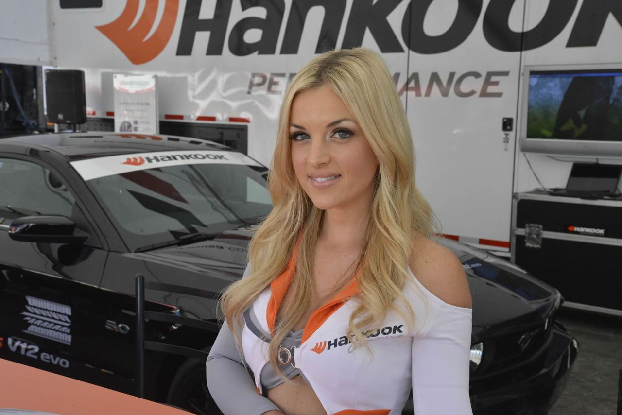 SEMA Show Girls 2012 (4)