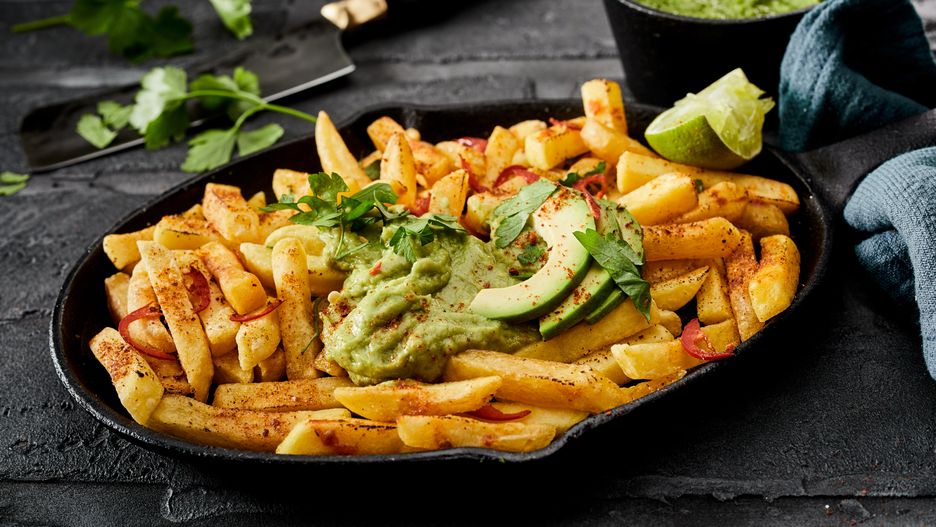 Meksykańskie frytki podaje się z guacamole