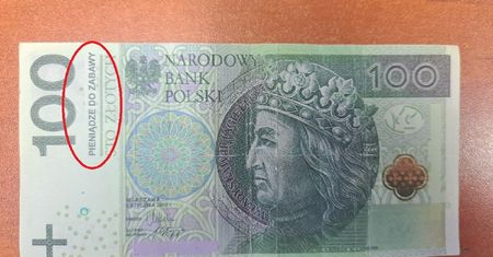 Chciał zapłacić tym w sklepie. Na miejsce przyjechała policja