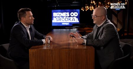 Złoto lśni mocno. Dlaczego inwestorzy ustawiają się w kolejkach? [WIDEO]