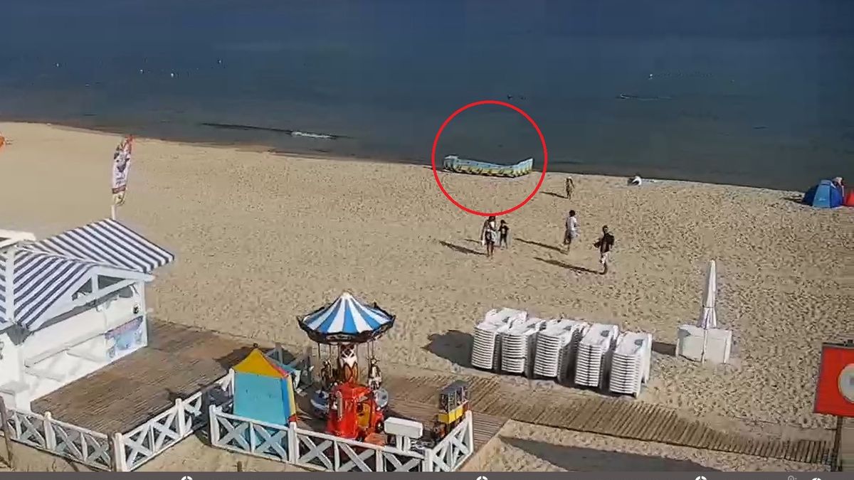 Mistrzowie parawaningu zarezerwowali sobie miejsce przy samym morzu