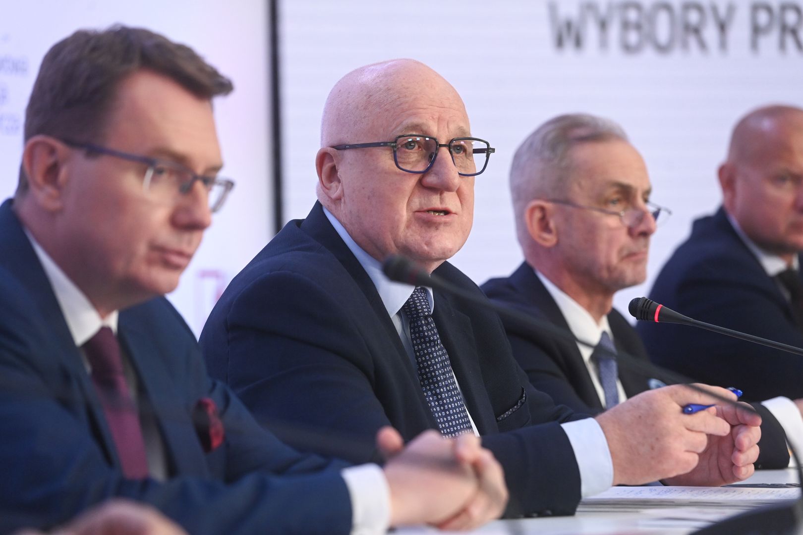 Przedstawiciele PKW na konferencji prasowej 18 maja