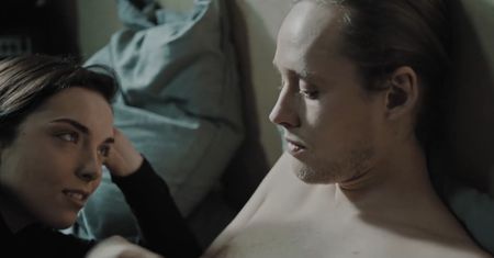 Gwiazda "BrzydUli" o scenach intymnych z bratem. "Ekipa miała większy problem niż my"