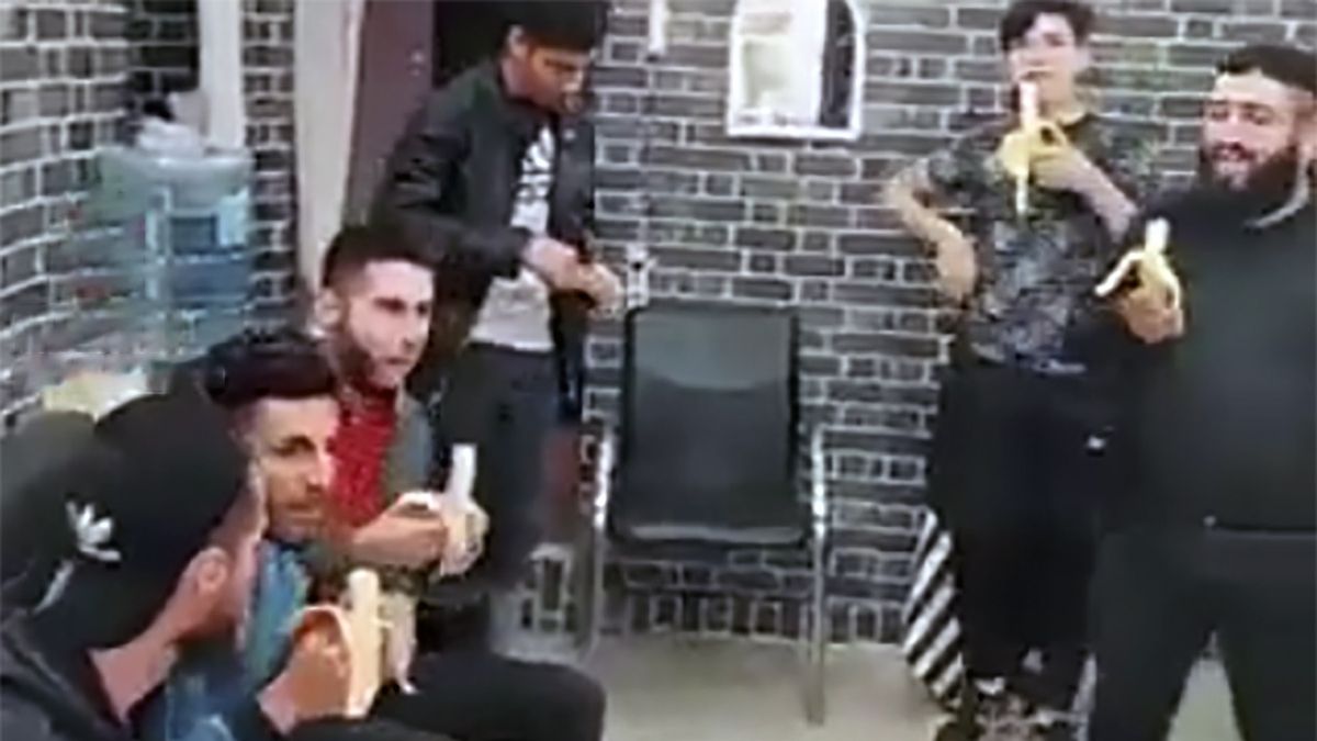 Syryjczycy w Turcji mają masowo zajadać się bananami