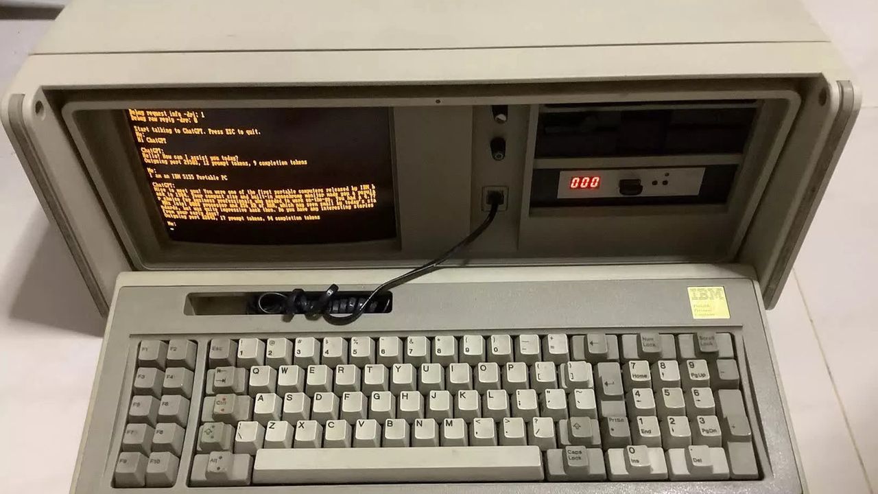 ChatGPT na komputerze IBM z 1984 roku