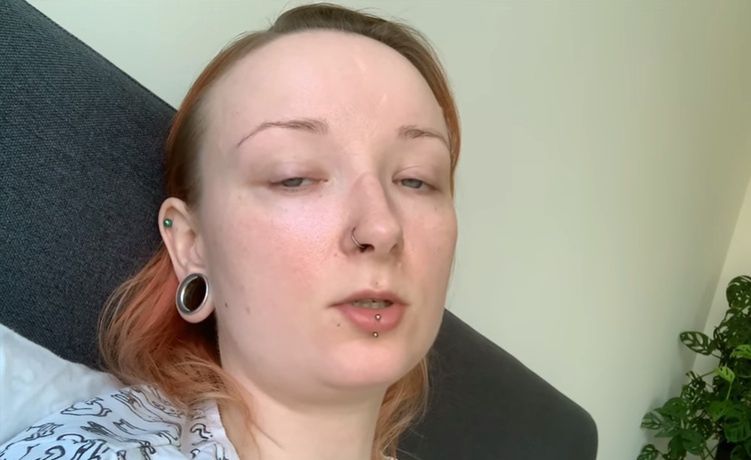 Red Lipstick Monster opisuje swoje zmagania z koronawirusem