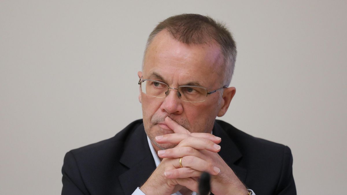 Jaros�aw SellinWarszawa, 09.07.2021. Wiceminister kultury, dziedzictwa narodowego i sportu Jaros�aw Sellin podczas posiedzenia Podkomisji nadzwyczajnej do rozpatrzenia rz�dowego projektu ustawy o zmianie ustawy o radiofonii i telewizji oraz ustawy o kinematografii, 9 bm. w Sejmie w Warszawie. (ps/doro) PAP/Pawe� SupernakPawe� Supernak9, 9., Dziewi�ta, IX kadencja, Jaros�aw Sellin, kadencji, podkomisja, polityk, Polityka, portret, prawa medialnego, prawo medialne, Sejm RP, sejmowa, ustawa, rz�dowy projekt ustawy, projekt nowelizacji ustawy o radiofonii i telewizji