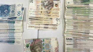 Kluczbork: Pijany 29-latek spał z 40 tys. w plecaku