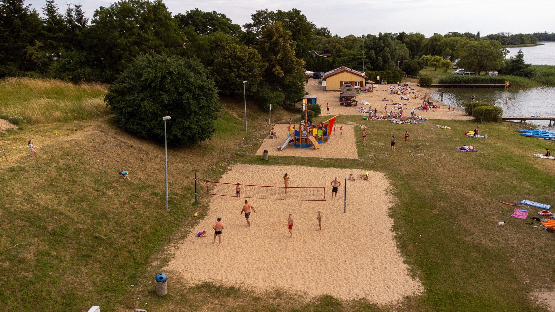 Kozielsko zaprasza nad wodę – plaża z atrakcjami niedaleko Damasławka